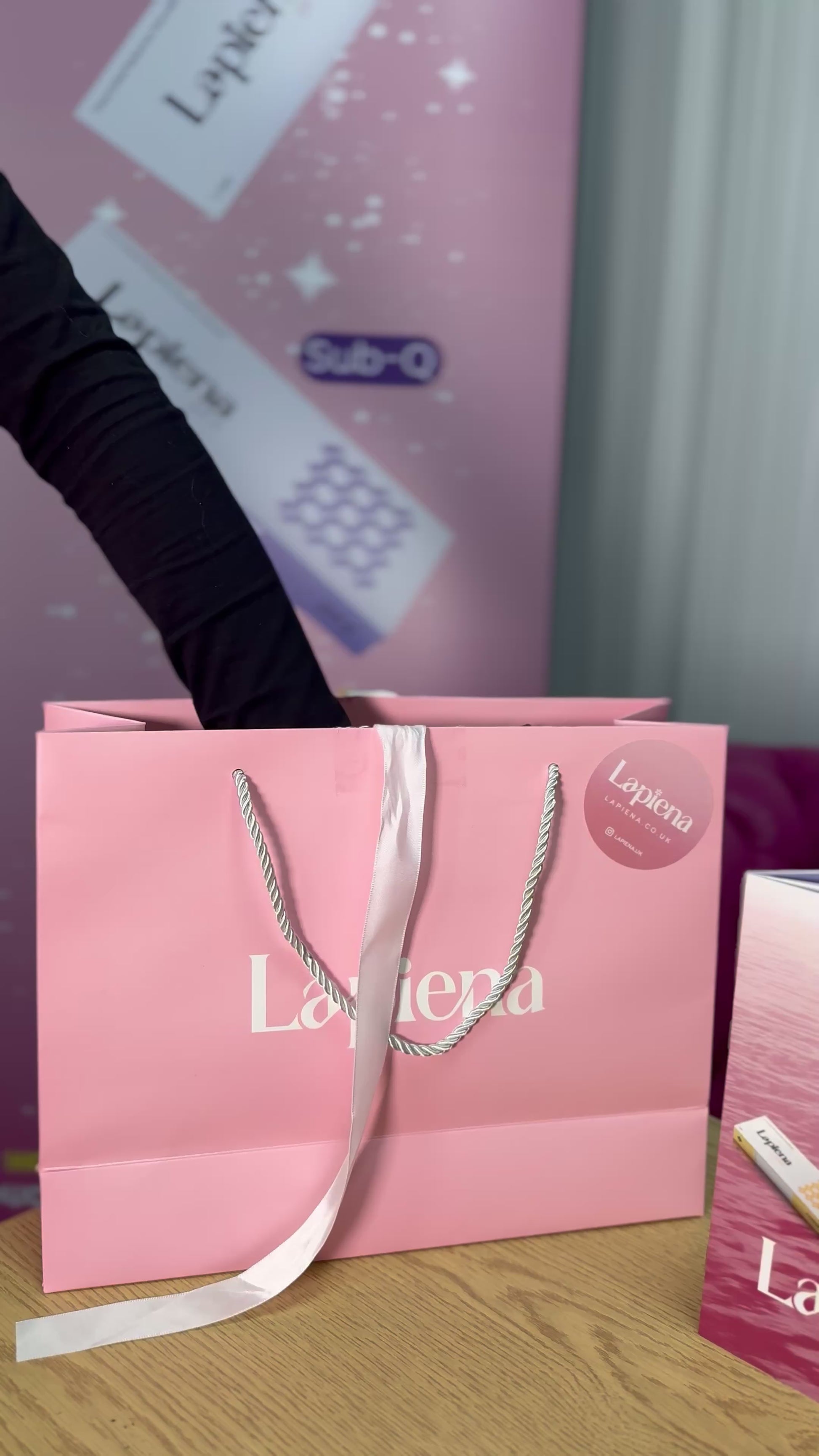 video of Lapiena Lip-shaped mirror, branded beauty mirror unboxing